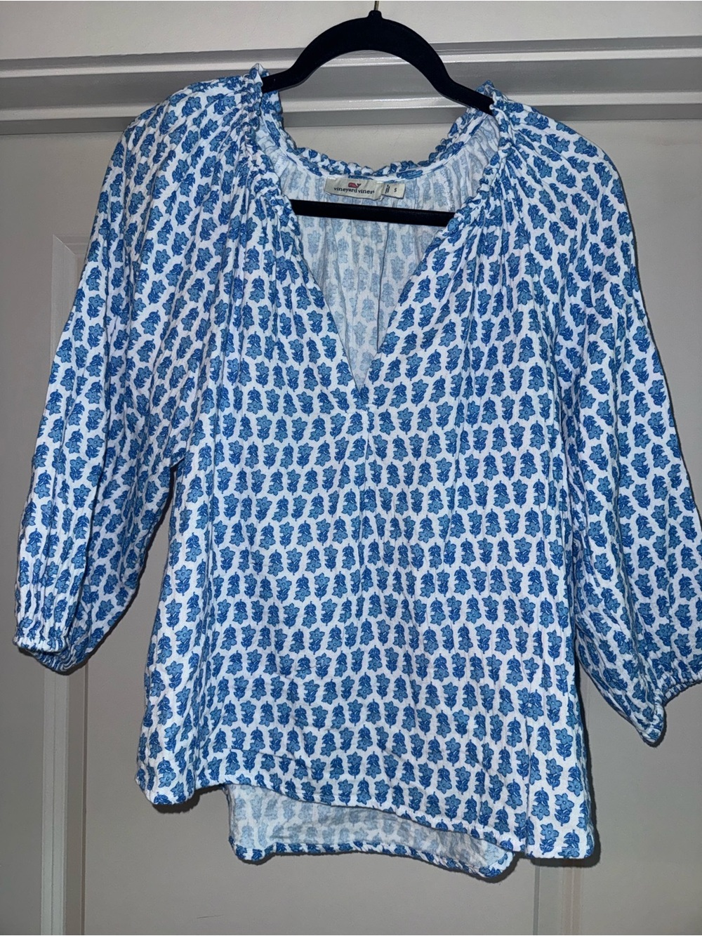 Vineyard Vines White and Blue Floral V-Neck Peasant Blouse